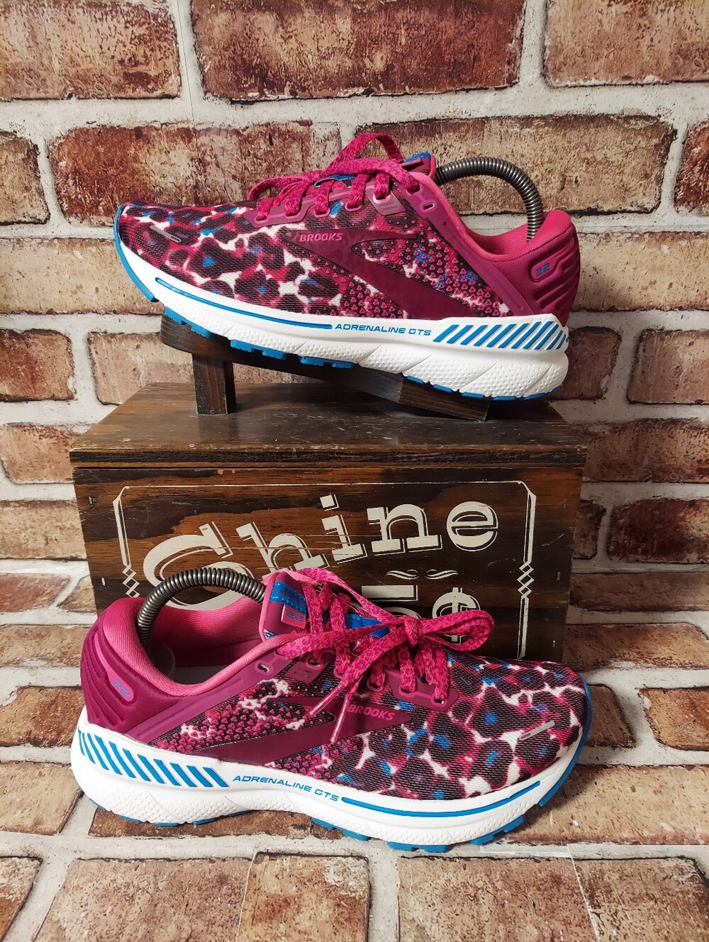 Pre-owned 2022 Brooks Adrenaline GTS-22
